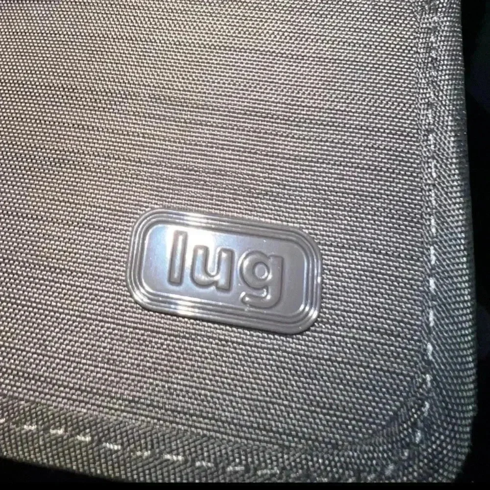 Lug “Canoe” Cosmetic Case “Painted Pearl” Travel Case‎